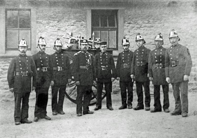 Fire  Brigade.jpg - A Fire Brigade.   ( Is it Long Preston's , or Hellifield's, or Settle's ? Do you know any of the people, place or a date ? )  